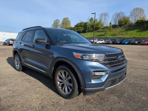 Used 2020 Ford Explorer XLT w/ Equipment Group 202A AWD/4WD image 3