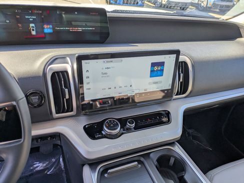 Certified 2025 Ford Expedition Active image 21