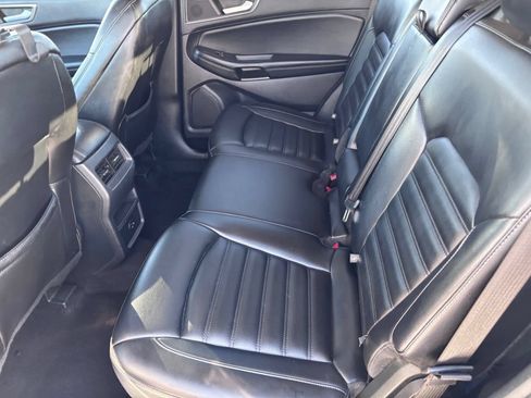 Used 2022 Ford Edge SEL AWD/4WD image 16