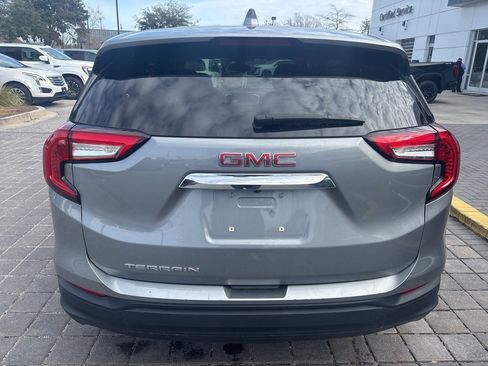 Used 2024 GMC Terrain SLE image 3
