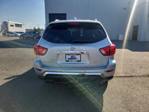 Used 2020 Nissan Pathfinder SL FWD image 6