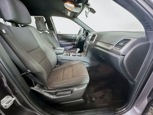 Used 2018 Jeep Grand Cherokee Laredo image 29