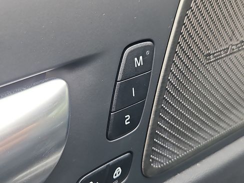 Used 2025 Volvo XC60 B5 Ultra image 13