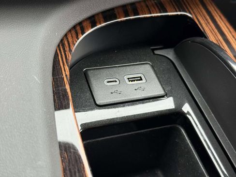 Used 2024 Cadillac Escalade Luxury image 26