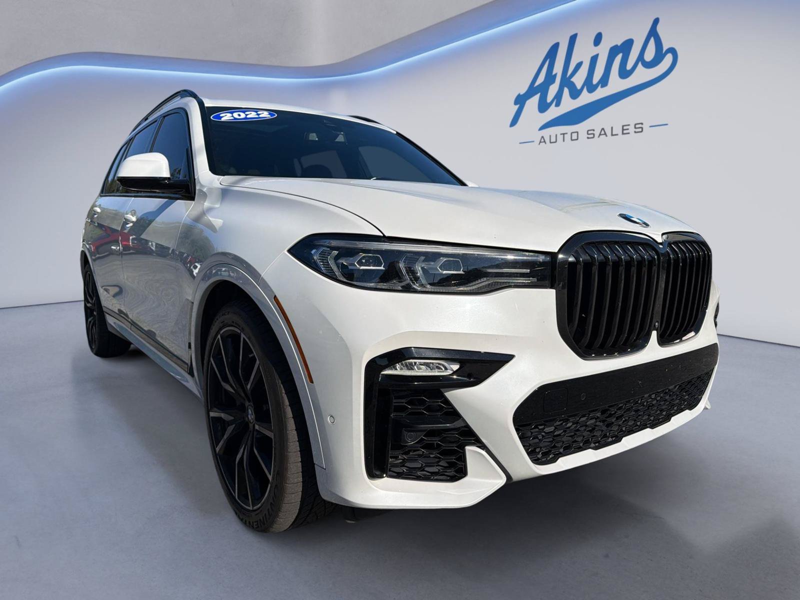 Used 2022 BMW X7 xDrive40i w/ M Sport Package AWD/4WD image 1
