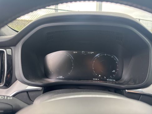 Used 2018 Volvo XC60 T6 R-Design w/ Convenience Package image 14