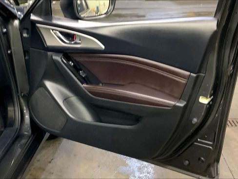 Used 2018 MAZDA MAZDA3 Touring image 22