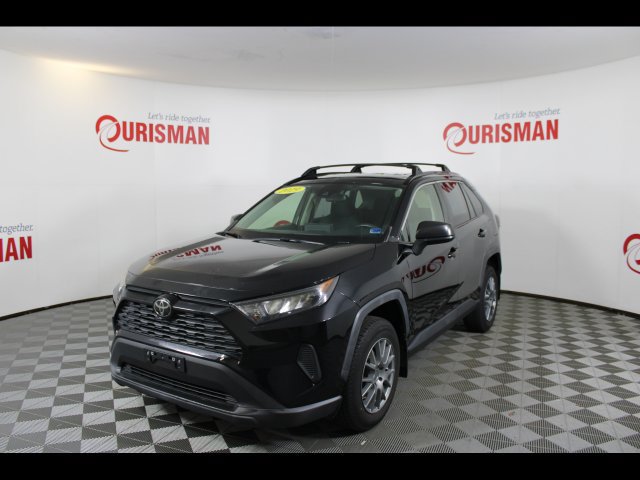 Used 2019 Toyota RAV4 LE FWD image 2