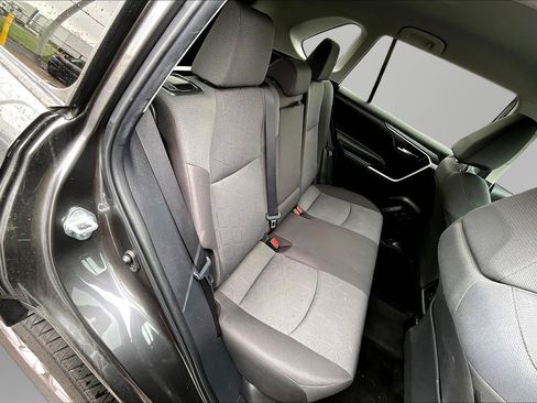 Used 2022 Toyota RAV4 XLE FWD image 17