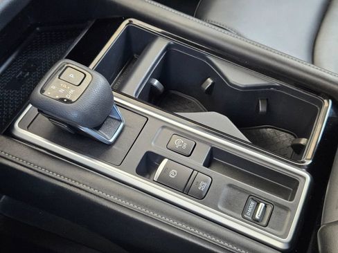 Used 2025 Nissan Pathfinder SL FWD image 19