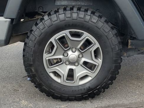 Used 2015 Jeep Wrangler Unlimited Rubicon w/ Connectivity Group image 6