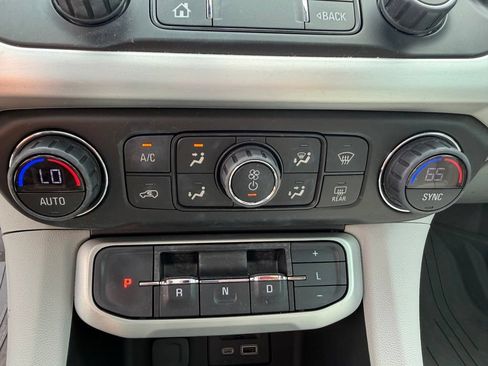 Used 2020 GMC Acadia SLT w/ Trailering Package FWD image 13