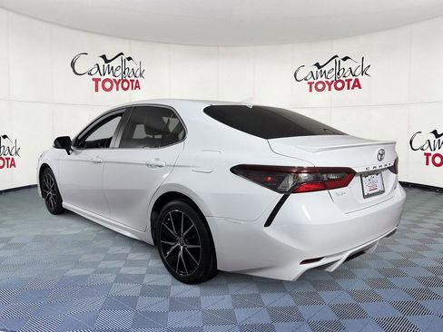 Used 2022 Toyota Camry SE FWD image 6