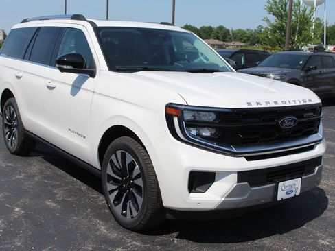 New 2026 Ford Expedition Platinum w/ Driver's Package AWD/4WD image 9