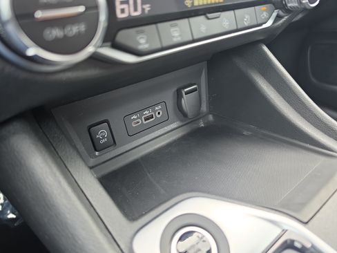 Used 2025 Nissan Sentra SR FWD image 21