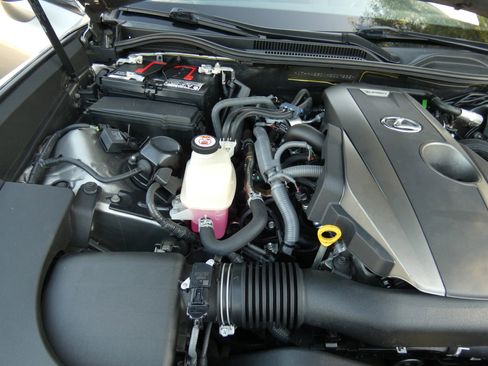 Used 2017 Lexus RC 200t image 76