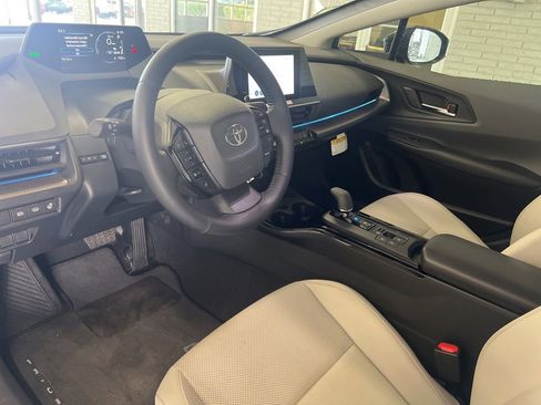Used 2026 Toyota Prius XLE FWD image 10
