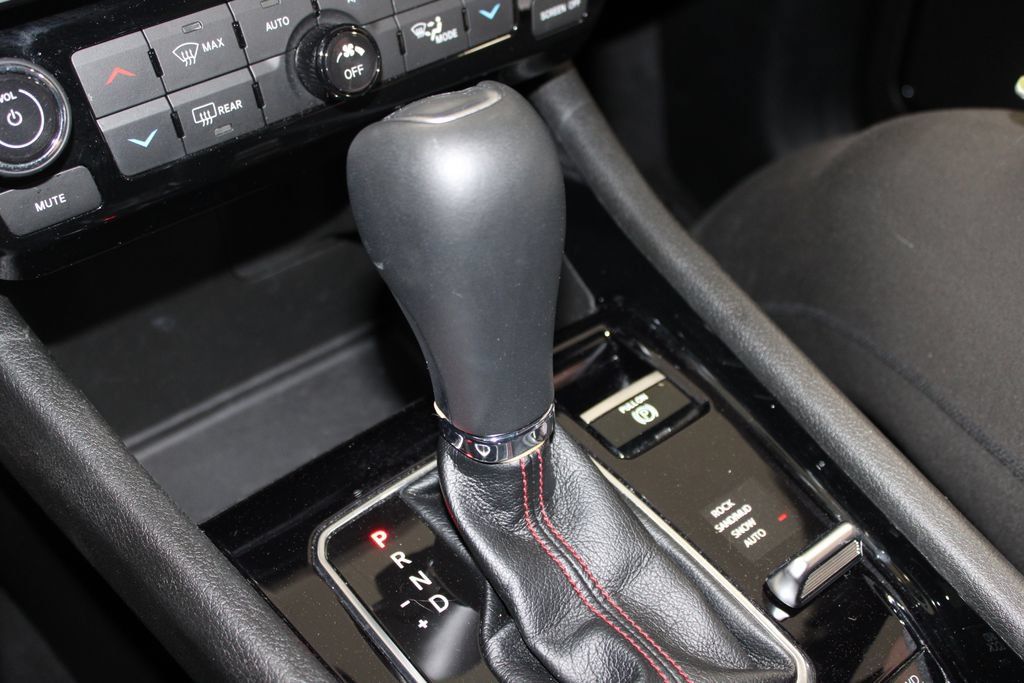Used 2025 Jeep Compass Trailhawk AWD/4WD image 41