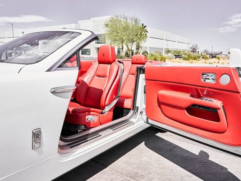 Used 2018 Rolls-Royce Dawn RWD image 29