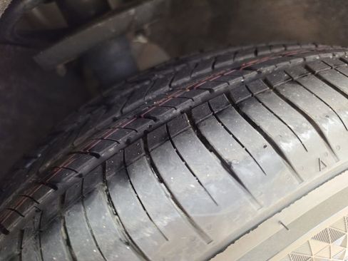 Used 2023 Chrysler Pacifica Touring-L image 11