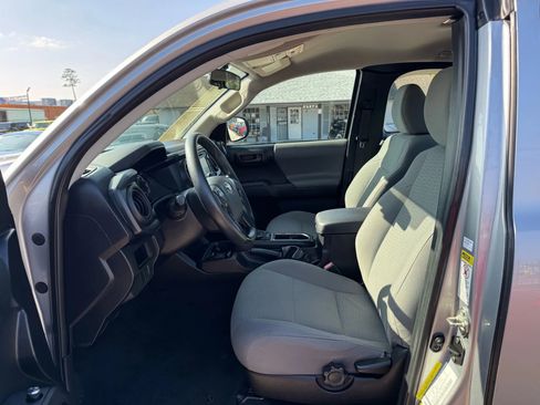 Used 2016 Toyota Tacoma 2WD Access Cab image 19