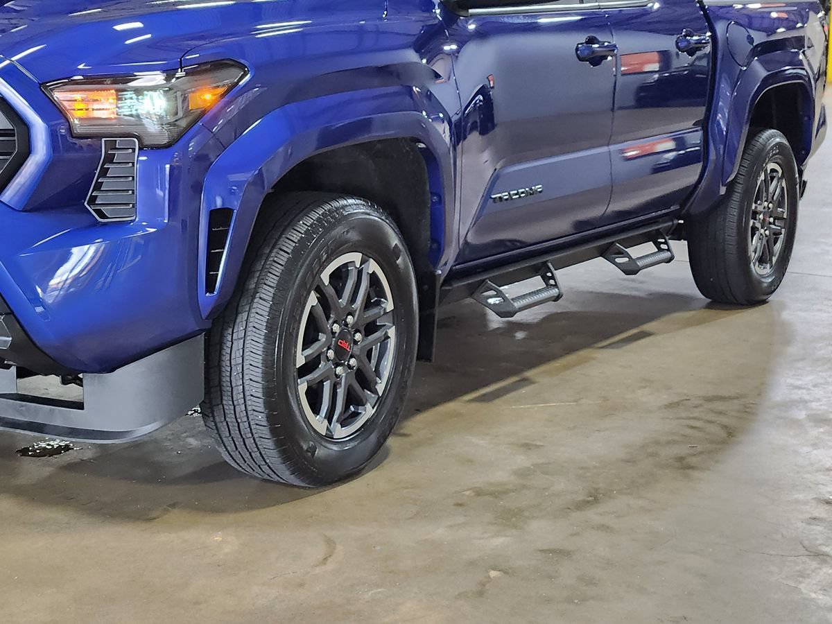 Used 2024 Toyota Tacoma TRD Sport AWD/4WD image 17