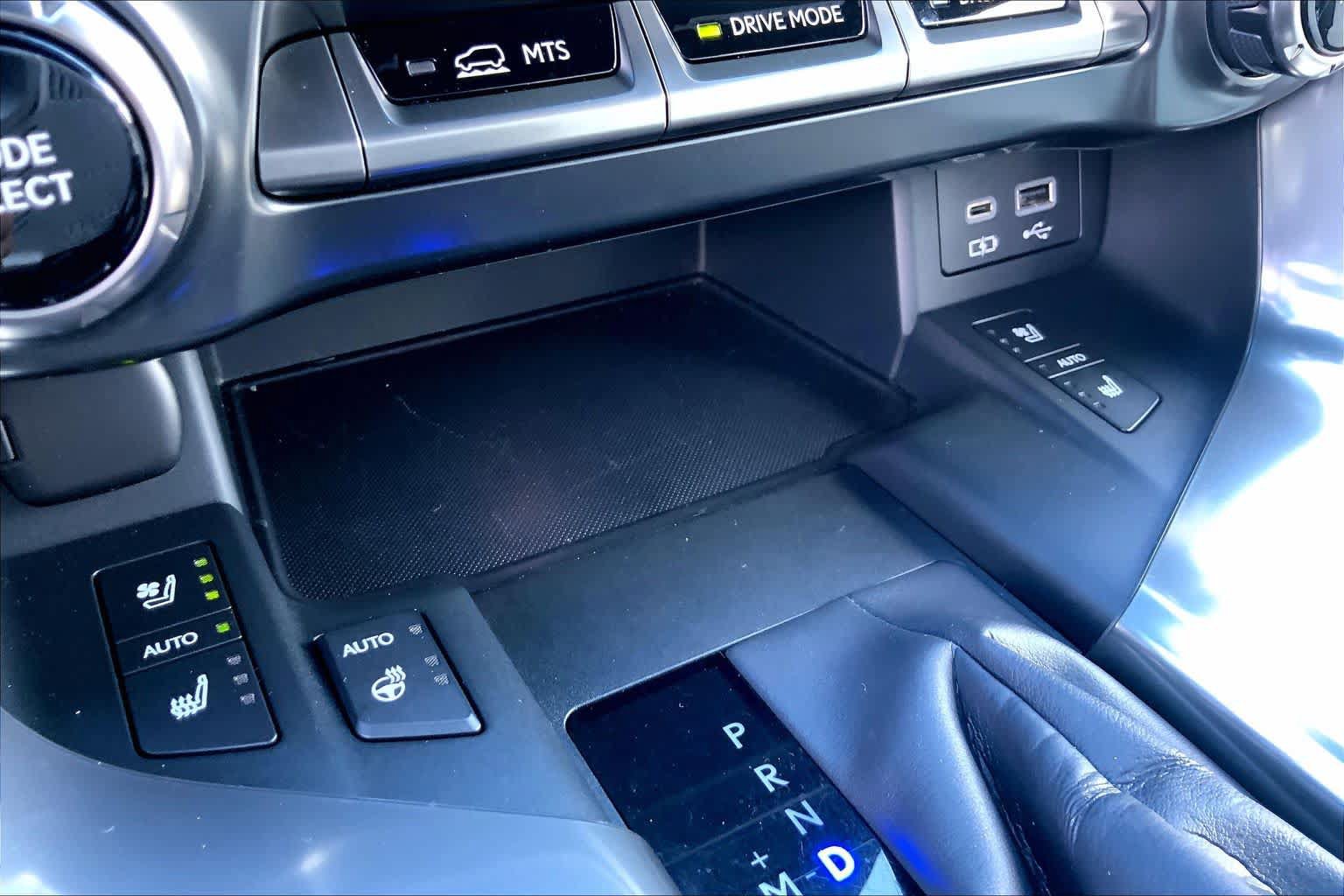 Used 2024 Lexus LX 600 4WD w/ Appearance Package image 32