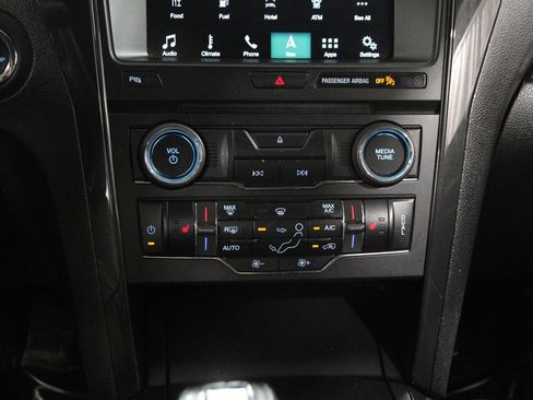 Used 2018 Ford Explorer XLT w/ Equipment Group 202A image 16