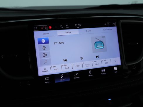 Used 2023 Chrysler Pacifica Touring-L w/ S Appearance Package image 11