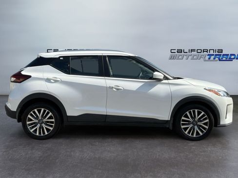 Used 2024 Nissan Kicks SV FWD image 4