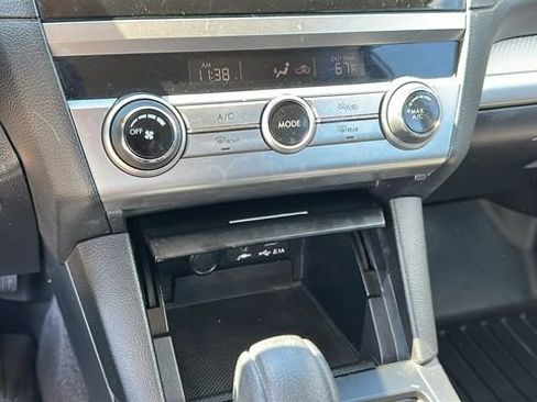 Used 2019 Subaru Outback 2.5i AWD/4WD image 17