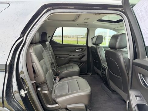 Used 2021 Chevrolet Traverse RS image 9