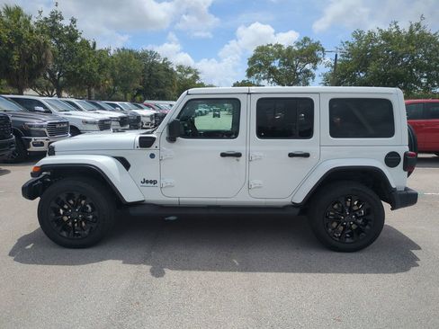 Used 2025 Jeep Wrangler Unlimited Sahara AWD/4WD image 9