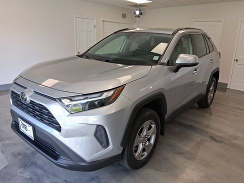 Used 2022 Toyota RAV4 XLE AWD/4WD image 4