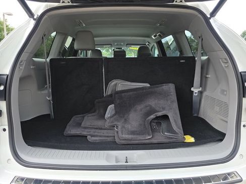 Used 2017 Toyota Highlander Plus FWD image 16