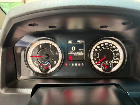 Used 2018 RAM 2500 Tradesman w/ Chrome Appearance Group AWD/4WD image 16