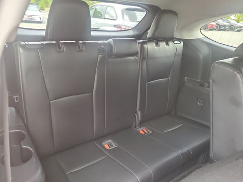 Used 2022 Toyota Highlander XLE AWD/4WD image 29