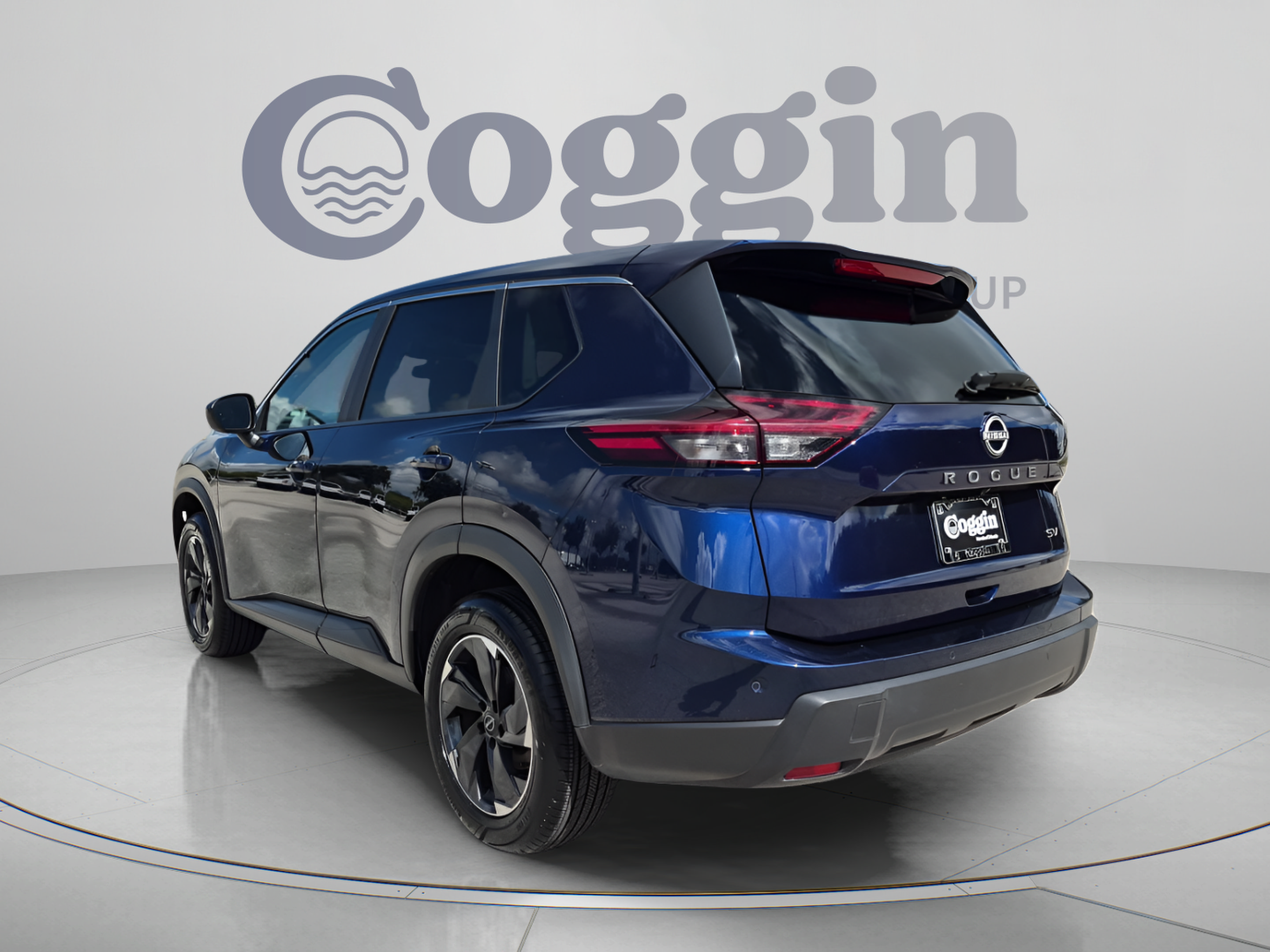 Used 2024 Nissan Rogue SV FWD image 4