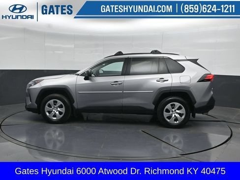 Used 2021 Toyota RAV4 LE FWD image 7
