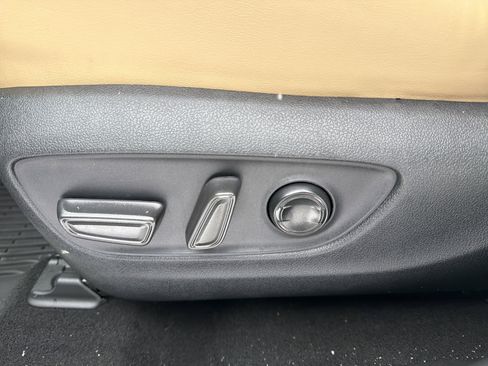 Used 2023 Toyota RAV4 XLE Premium image 9