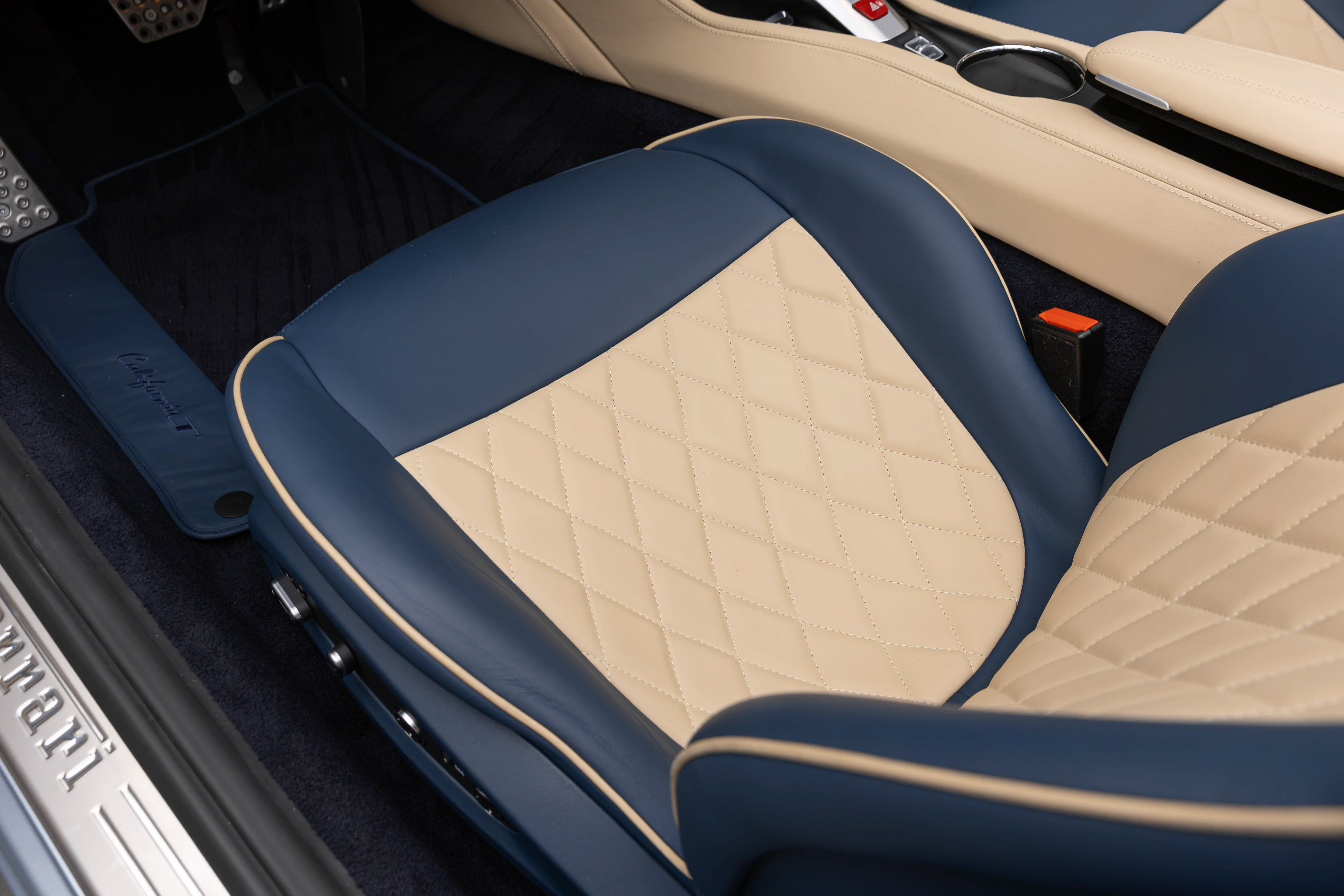 Certified 2015 Ferrari California T RWD image 17