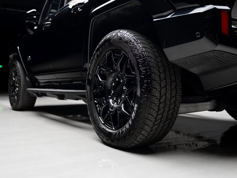 Used 2024 GMC Hummer EV 2X image 72