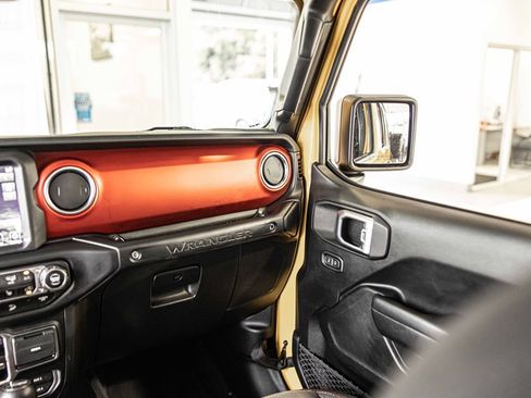 Used 2020 Jeep Wrangler Unlimited Rubicon w/ Dual Top Group image 37