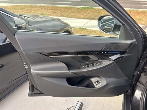 Used 2024 BMW 530i xDrive w/ Premium Package image 19