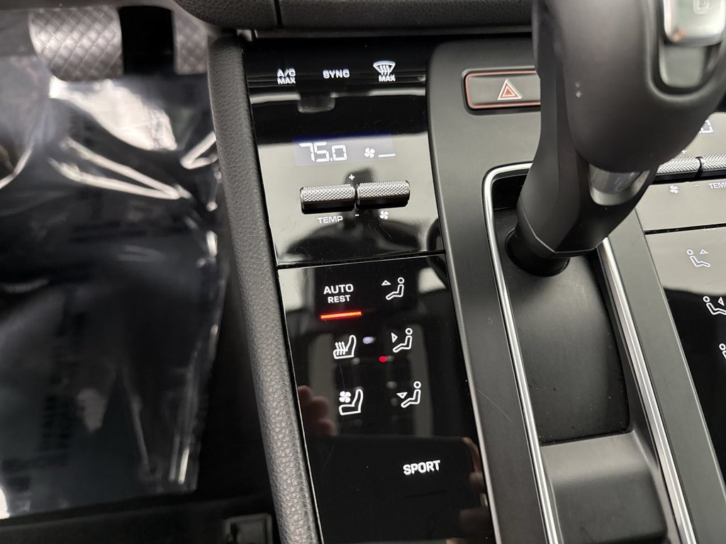 Certified 2026 Porsche Macan AWD/4WD image 30