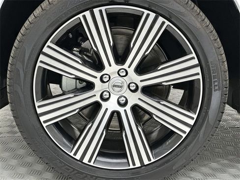 Certified 2025 Volvo XC90 B6 Plus w/ Protection Package Premier image 10