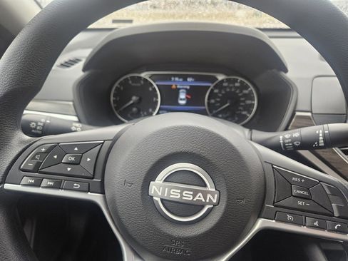 Used 2025 Nissan Altima 2.5 SV image 19