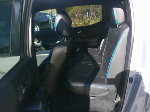 Used 2021 Toyota Tacoma TRD Off-Road w/ Technology Package image 29