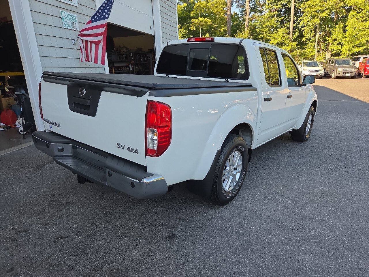 Used 2015 Nissan Frontier SV w/ SV Value Truck Package AWD/4WD image 6