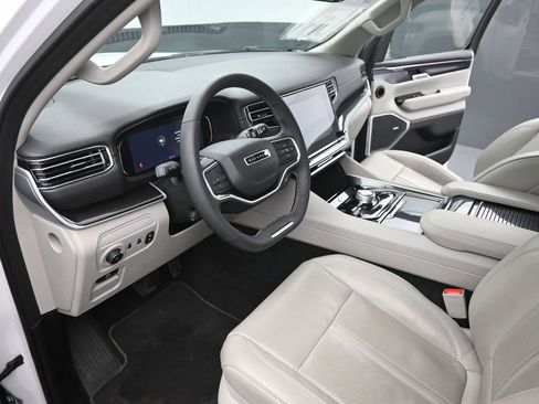 Used 2023 Jeep Wagoneer L Base w/ Premium Group I image 9